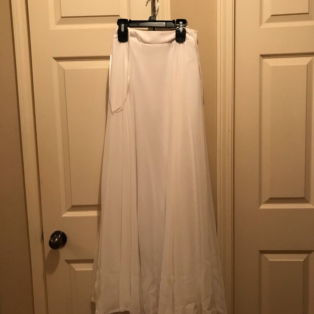 Dresses - Picture 8 of 9